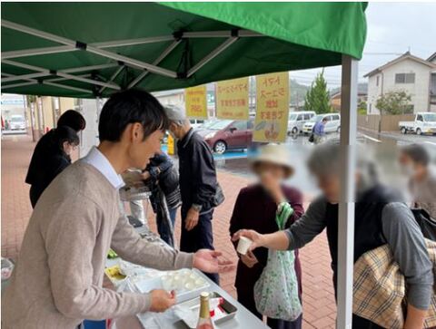 トマトジュースの試飲